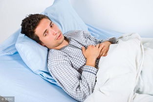 男生拉肚子又被喂了泻药 男子喝泻药拉肚子视频