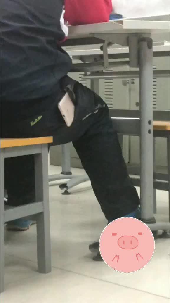 男生抖腿是不是来感觉了 男人抖腿掩饰什么