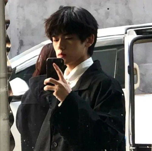 男生总是暗示喜欢但不说明 男的一直暗示,但是一直没有明说