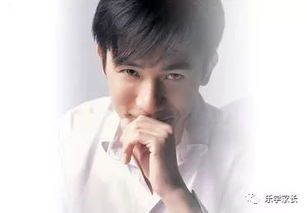 男生炙热的眼神长啥样 男生毫不掩饰的盯着你看