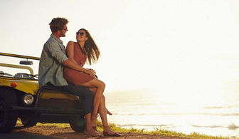 男生故意吸引女生看他 男人故意从你面前走过