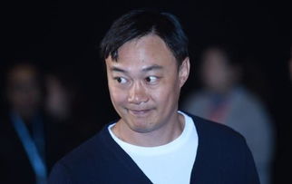 男生看你的时候抿嘴 男生抿嘴笑是害羞吗