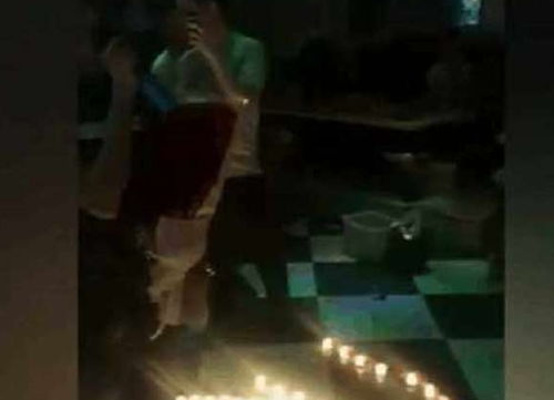 男生看女生眼神冷冷的 一个男生看我的眼神冷冷的