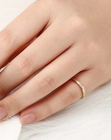 男生戴尾戒是什么心理 男生左手突然戴尾戒说明什么