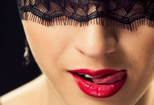 男生抿嘴微表情心理学 男生抿嘴笑是害羞吗