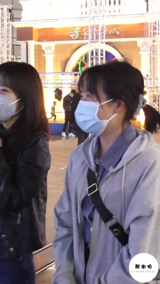 男生特意回头看你一眼 男生什么情况下会回头看女生