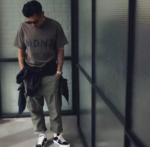 男生故意穿的和女生很搭配 一个男人故意和你穿得一样