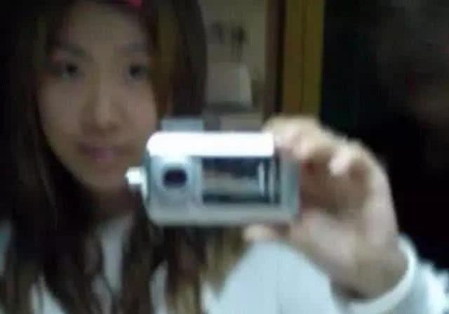 男生用杀气的眼神看女生 男生凌厉的眼神看女生