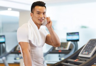 男生耳朵红是喜欢你吗 男人什么情况下耳朵红