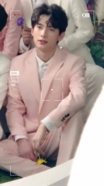 男生穿粉色丢人吗 穿粉色的男生真的很帅