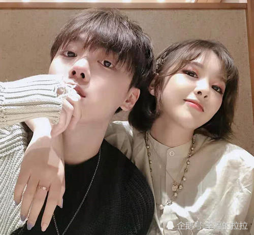 男生眼神宠溺带有笑意 男生和你对视眼里带笑