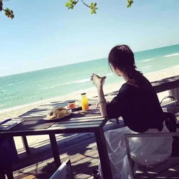 男生默默盯着女生背影看 一个男人注视你的背影