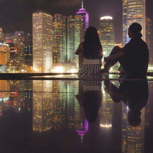 男生路灯下背影头像 男生在路灯下的帅气照片