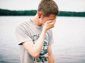 男领导喜欢你的细微动作 男领导盯着你看超过5秒