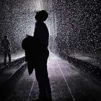 男生雨中伤感淋雨头像 孤独一个人伤感淋雨男视频