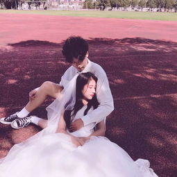 男生隔着玻璃看婚纱头像 机车男看婚纱情侣头像