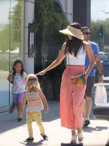 留长发男生穿裙子上班 越来越多的男性穿裙子