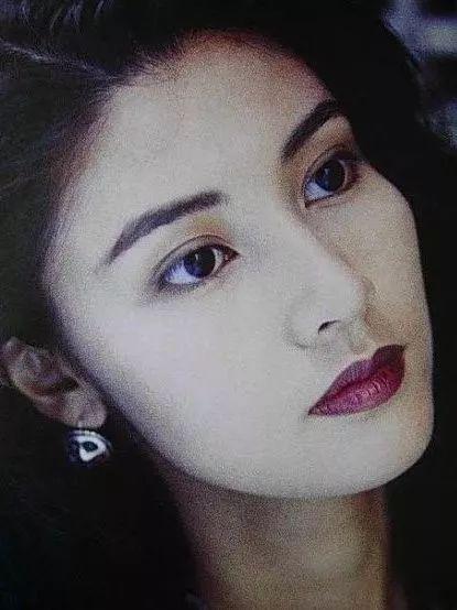 眼神有攻击性的女生 年纪轻轻眼睛里有杀气的男生