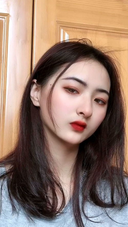 眼神很平静淡定的女生 敢用眼神交流的女人