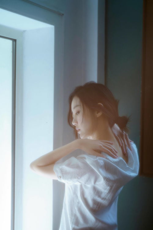 眼神清冷干净疏离的女生 自带清冷和疏离感的女孩