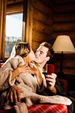 社内相亲男二女二kiss 社内相亲删减的视频