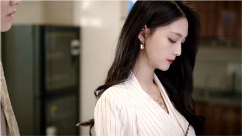 离婚后高冷女总裁后悔了 女总裁后悔离婚的小说