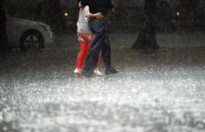 约会下大暴雨暗示什么 约会下雨是注定无缘吗