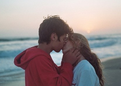 约会前几次不碰你的男人 约会几次牵手,搂腰,拥抱,接吻