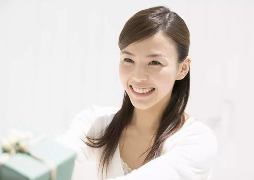 经常笑得很开心的女生 一说话就笑的女人的性格