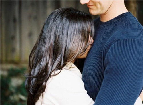 老公不主动找我聊天怎么处理 老公不主动联系老婆怎么办