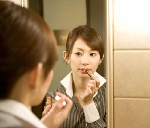 老公上班突然注重打扮了 一个老男人开始打扮自己