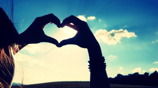 绿色对男人意味着什么 喜欢绿色男人的爱情观