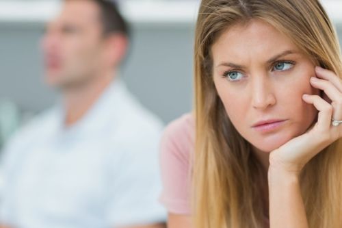 老公不爱妻子婚姻还要继续吗 老公已经不爱我了我还要坚持婚姻吗