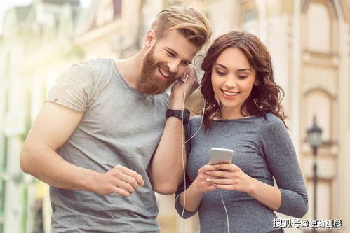 老公和其他女人暧昧 老公爱在手机里跟女人聊天