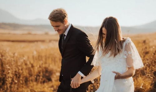老公用老婆照片做屏幕 老公手机屏幕是前妻女儿照片