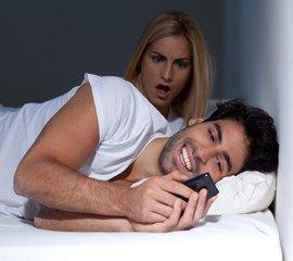 老公手机静音是出轨吗 一招试出男人是否出轨