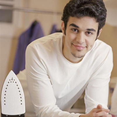 腼腆害羞的男生喜欢你的特征 腼腆的男人一旦喜欢你