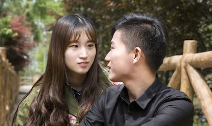 老是笑的女人是什么人 一说话就笑的女人的性格