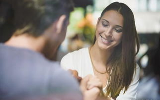 腼腆的男人动情的表现 内向男人动了情三大表现