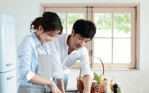 聪明的女人会捧高男人 高情商的女人怎么抓住男人的心