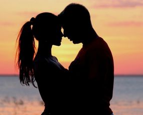 老男人的爱情是真心的么 中年男人真爱你和假爱的表现