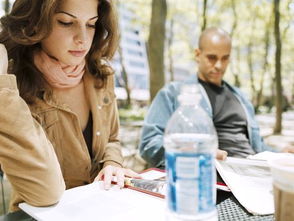 聪明女人吃醋方式 男生看女生吃醋居然还笑