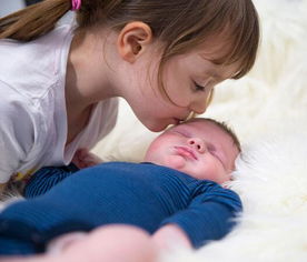 老年女人梦见小男孩预示着什么 五十几岁的女人梦见婴儿