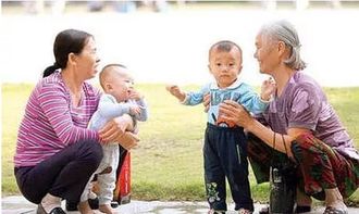 聪明的女人不让婆婆看孩子 四种老人不适合带孩子