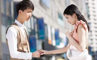 讽刺男人身边女人多的成语 一个男人一堆女人怎么形容