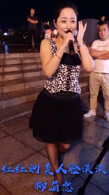 评论美女人歌甜的短句 美女的歌声让人陶醉