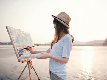 赞美女人爱花的美句句子 女人爱花的说说心情短语