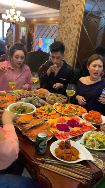 适合几个女人聚餐的句子 开心聚餐幽默的句子