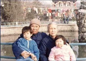 郭峰第一任老婆 郭峰一家四口人的照片