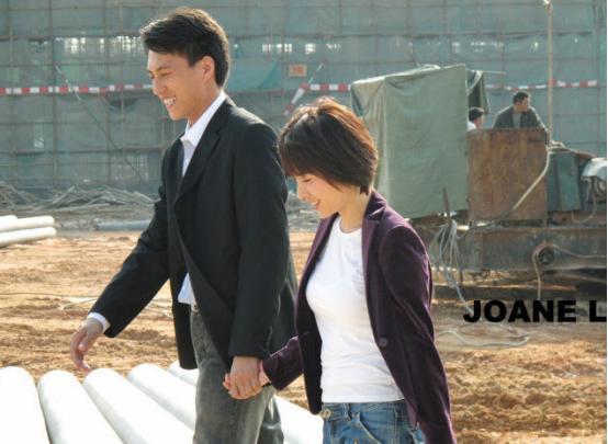 靳东的三个妻子是谁 靳东的亲妈原来是她